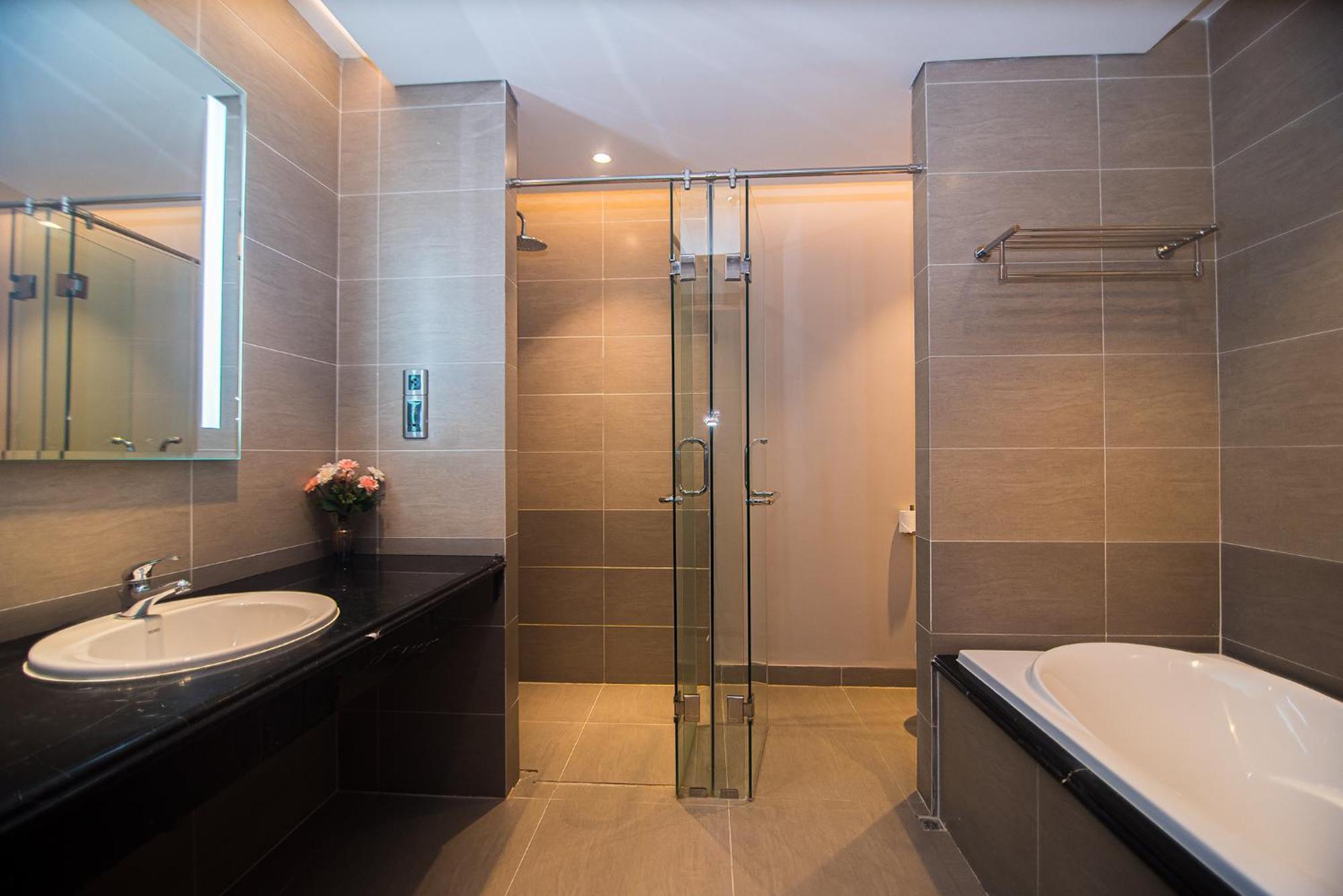 Luxury Apt Opposite Mykhe Beach Da Nang Exterior foto